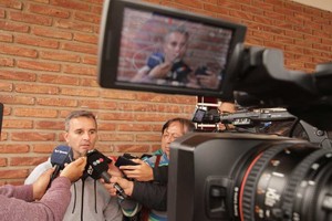 ELLITORAL_250751 |  Mauricio Garín En foco. Pablo Lavallén brindó una extensa charla con la prensa antes de viajar a Salta, ciudad en la que Colón trabajará hasta el sábado 22 de junio.