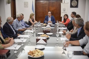 ELLITORAL_197904 |  Gentileza Municipalidad El intendente, José Corral, convocó a las entidades de la ciudad y recibió un fuerte respaldo al reclamo para lograr que el gobierno provincial y la Legislatura incorporen a la capital provincial en el Fondo de Obras.