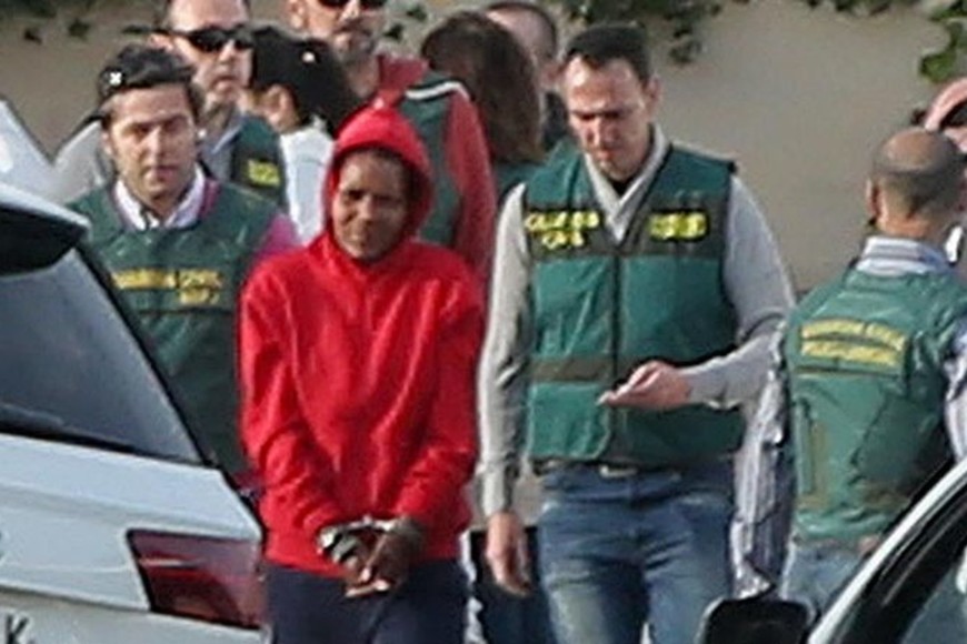 ELLITORAL_205886 |  Internet La asesina confesa es detenida y se investigan las causas del homicidio. El país quedó conmovido por el crimen y el cinismo de la mujer que salía en los programas de televisión pidiendo que encontrasen al niño con vida.