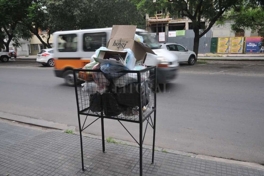 Llegó la lluvia y hay gran cantidad de basura en las calles