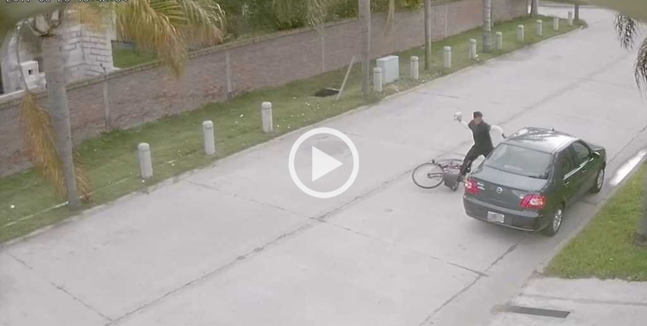 Video: así atacan y roban un auto en barrio Guadalupe