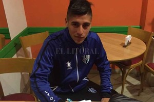 El Litoral Ariel Chaves, una de las veces que renovó con Almagro. Tiene 26 años y es la flamante incorporación rojinegra
