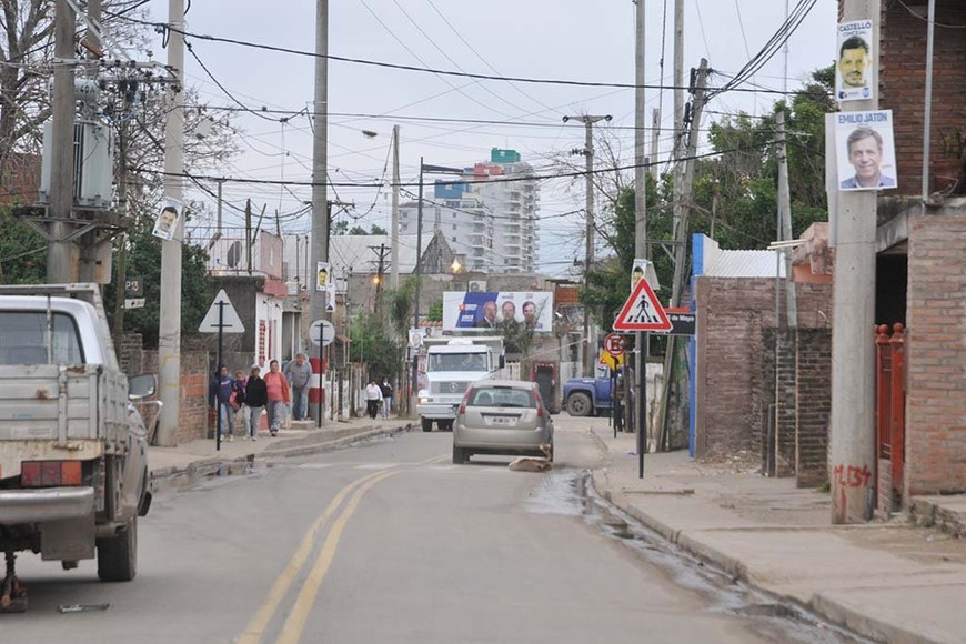 ELLITORAL_199258 |  Flavio Raina. El asfalto cambió la postal de la columna vertebral de Alto Verde, la calle Demetrio Gómez.