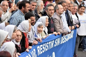DyN Hoy a la tarde comenzó la marcha de la resistencia frente a la Casa Rosada