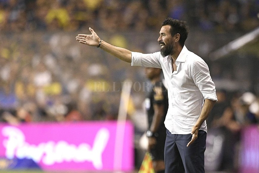 ELLITORAL_202043 |  Matías Nápoli No alcanzó con los gritos. Eduardo Domínguez intenta reacomodar al equipo ante la adversidad. Según su óptica, fueron los  detalles  los que definieron el partido a favor de Boca.