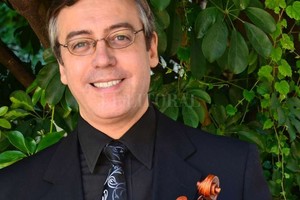 Gentileza producción Como violinista y violista grabó varios CD con repertorios que van desde el barroco hasta el presente. a la vez, es experto en instrumentos de arco, escribió libros sobre el tema y realiza conferencias sobre luthería.