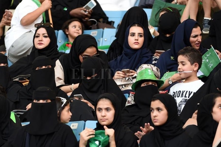 ELLITORAL_197948 |  Internet Desde mediados del 2018, las mujeres podrán asistir a espectáculos públicos.