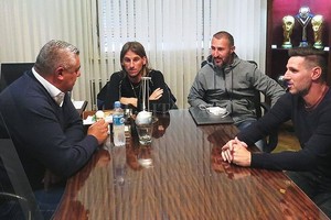 ELLITORAL_216196 |  Twitter AFA Tapia junto a los tres ahora exintegrantes del cuerpo técnico de Sampaoli.