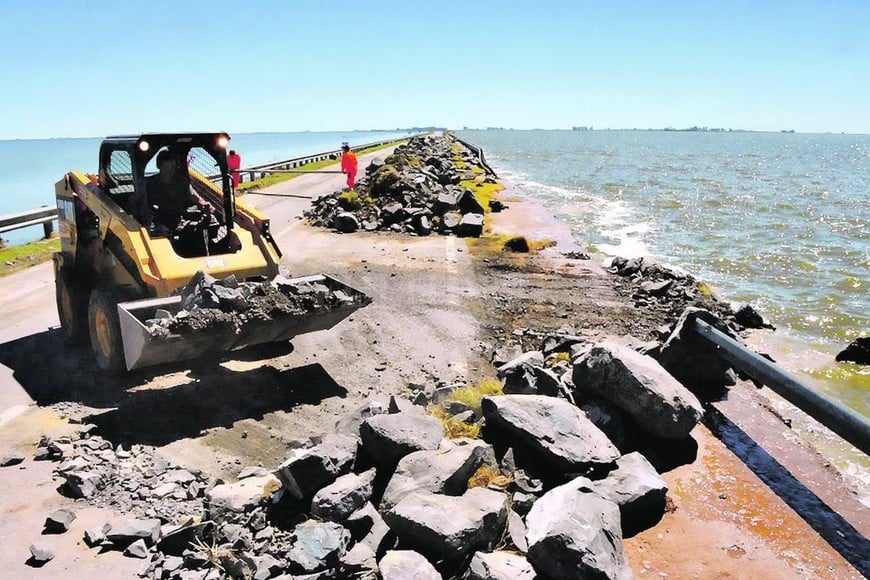 ELLITORAL_199349 |  Gentileza Vialidad Nacional Objetivo.  Buscamos en el menor tiempo posible restituir la circulación del tránsito sobre esta importante vía de comunicación , apuntó el responsable de Vialidad para las provincias de Buenos Aires, Córdoba y Santa Fe.