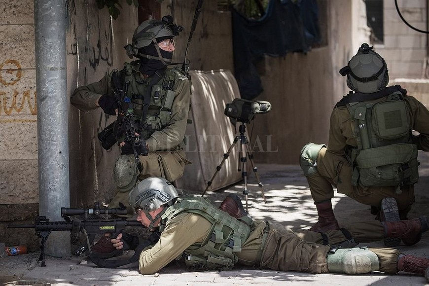 ELLITORAL_211049 |  DPA Soldados israelíes apostados en Ramala, Territorios Palestinos, durante unas protestas en contra de la inauguración de la embajada de Estados Unidos en Jerusalén.