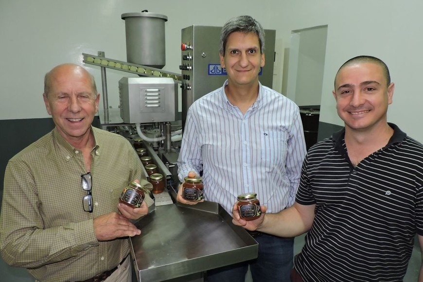 ELLITORAL_195503 |  Campolitoral Referentes. Bertoldi, Gugliotta y Hodel se entusiasman con el nuevo desafío que emprenden los apicultores santafesinos.