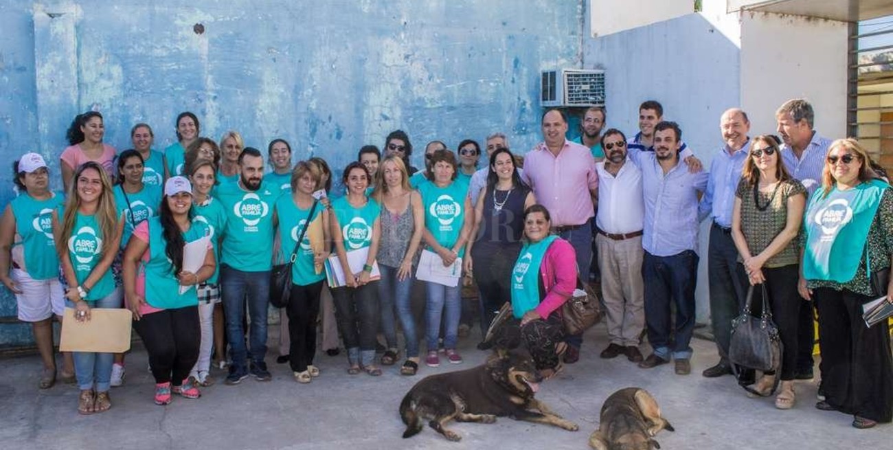 Plan Abre Familia: relevan casa por casa en Pro Mejoras Barranquitas
