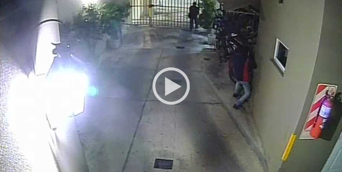 Video: así roban bicicletas de un edificio del centro de Santa Fe