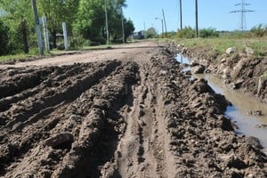 ELLITORAL_177864 |  Flavio Raina Así está un tramo de la única calle por la que se circula en el interior de La Vuelta del Paraguayo. En otros tramos está mucho mejor.
