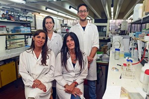 Telam La Dra. María Fabiana Drincovich y parte de su equipo de trabajo.