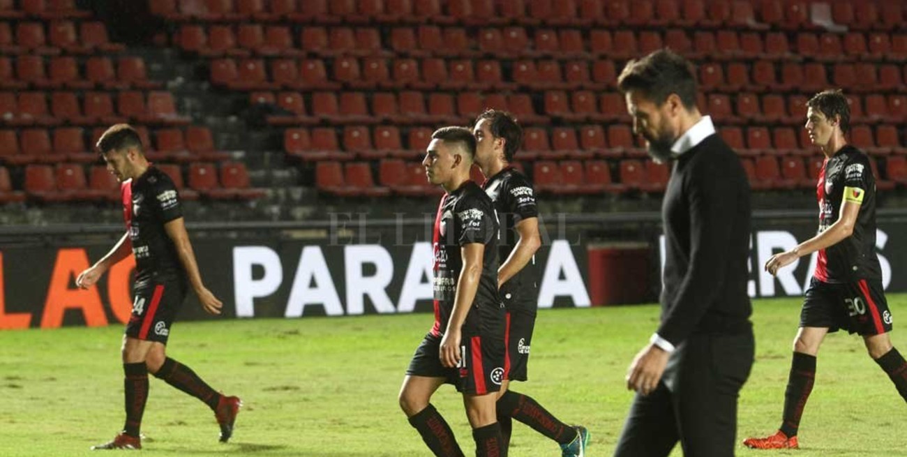 ¿Debe seguir Domínguez como técnico de Colón?