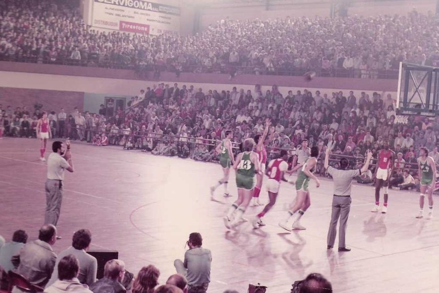 ELLITORAL_177814 |  Archivo El Litoral El estadio de la UTN, cuando Unión era protagonista del básquet de primer nivel