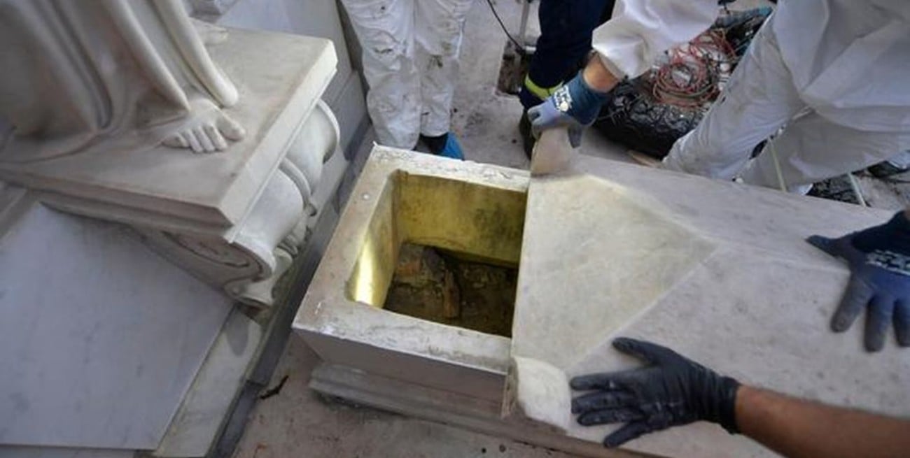 Tras el escándalo de "las tumbas vacías", El Vaticano excavará dos osarios