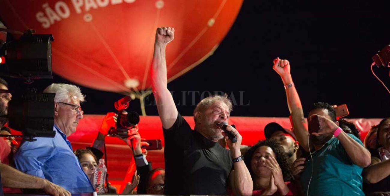 Anuncian la candidatura de Lula como precandidato a presidente