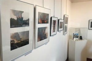 El Litoral Bajo el nombre.  Notre Dame: joya arquitectónica de una memoria selectiva , la muestra se resume en una exposición fotográfica con material de recuerdo de personas que tuvieron la posibilidad de conocer la catedral.