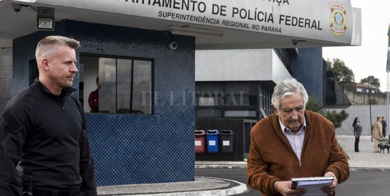 Mujica visitó a Lula en prisión y dijo que lo vio "con muy buen ánimo"