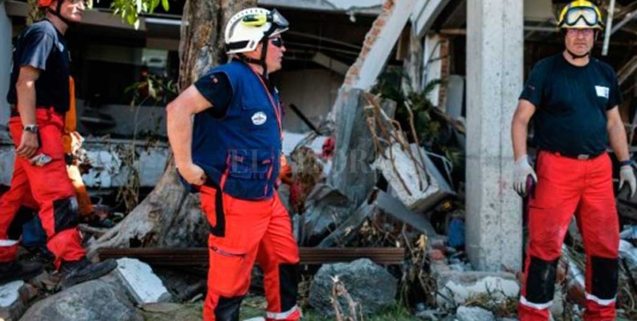 Hallaron con vida a 31 chicos atrapados en una escuela tras el terremoto 