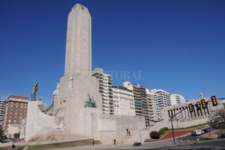 ELLITORAL_204565 |  Archivo El Monumento a la Bandera es el epicentro de los festejos