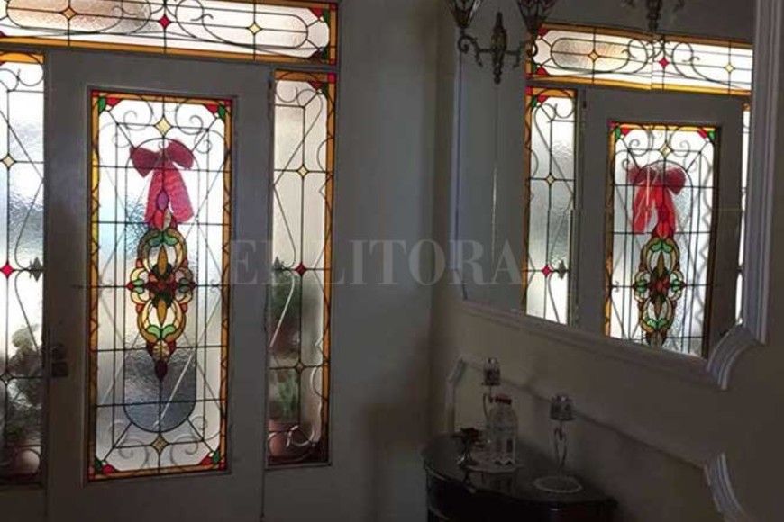 ELLITORAL_202091 | Facebook FLH Vitrales Solemne. Uno de los tantos trabajos de restauro que realizó el emprendimiento de Fabio Huser.Era vintage. En las decoraciones de interiores, se están utilizando mucho los vitrales: además del aspecto artístico, dejan lugar al paso de la luz.