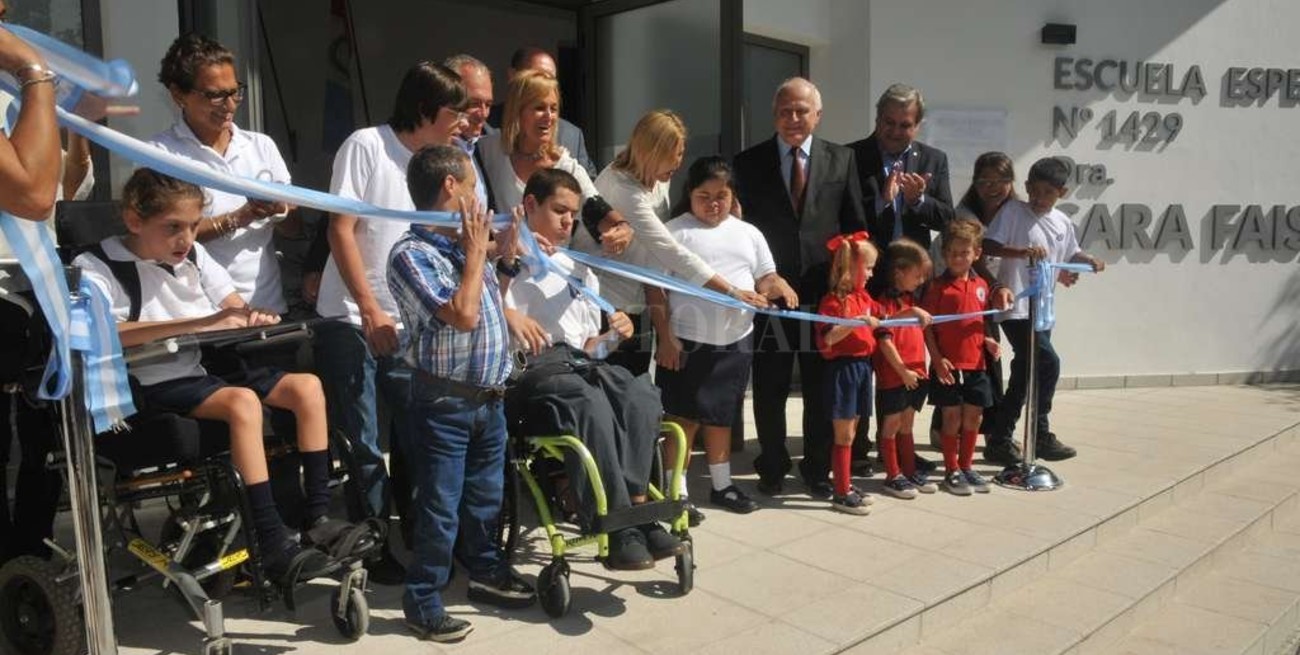 La escuela especial Sara Faisal inauguró su remozado edificio