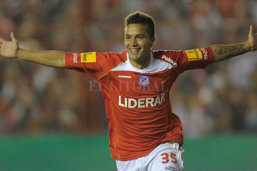 ELLITORAL_198776 | Archivo El Litoral ¿Alguna vez se dará? El Droopy Gómez vistió en Argentina las camisetas de Argentinos Juniors, Quilmes y dos veces Independiente de Avellaneda. Ahora, está en el Toluca de México, con poco rodaje. Otra vez Unión se la juega, sabiendo que debe tener un contrato alto a pesar de que no juegue tan seguido. El jugador es hincha de Unión.