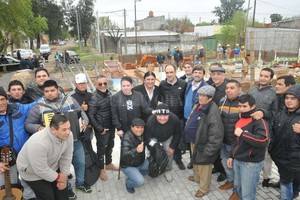 Flavio Raina Referentes musicales de la ciudad, como Mario Pereyra, César Andino, Sergio Torres y Lito Enrique, acompañaron al intendente Corral en la recorrida por la obra.