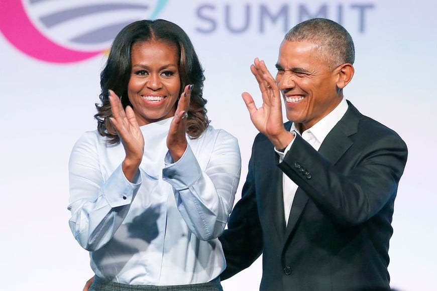 ELLITORAL_211695 |  Internet Former US President Barack Obama and his wife Michelle arrive at the Obama Foundation Summit in Chicago, Illinois, October 31, 2017. / AFP PHOTO / Jim Young        (Photo credit should read JIM YOUNG/AFP/Getty Images)