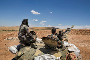 ELLITORAL_208836 |  Baptiste Giroudon Soldados del Ejército de Siria vigilan la provincia de Homs.