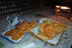 ELLITORAL_222524 |  El Litoral Imperdibles. Durante la conferencia de prensa donde se brindaron los detalles del evento, se sirvieron algunas tortas fritas para  calentar  la previa de lo que será la jornada de este domingo.