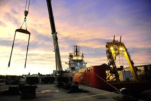 ELLITORAL_196682 |  Clarín. (J. Tesone) Pruebas del brazo mecánico instalado en el buque Sophie Siem.