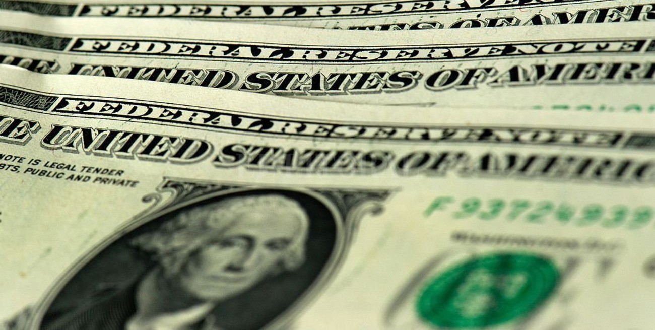 El dólar cerró a la baja y cotiza a $ 22.70 en el Nación