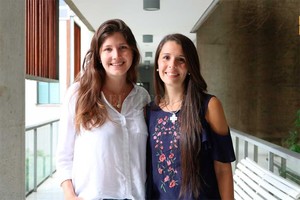 Gentileza Prensa UCSF Las recientes graduadas, Mariana Giobando y Lucila Villalba.