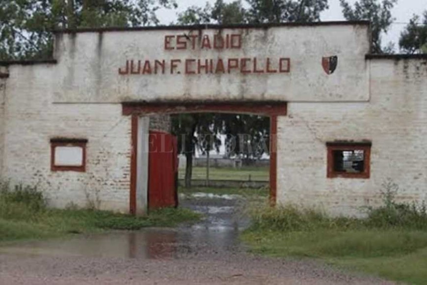 ELLITORAL_191588 |  El Litoral Allí empezó todoEl ingreso al estadio de San Lorenzo de Tostado. Enfrente del mismo vivía Lucas Alario, quien en dos semanas pasó de jugar en quinta a hacerlo en reserva y en Primera, antes que se lo llevara Colón.