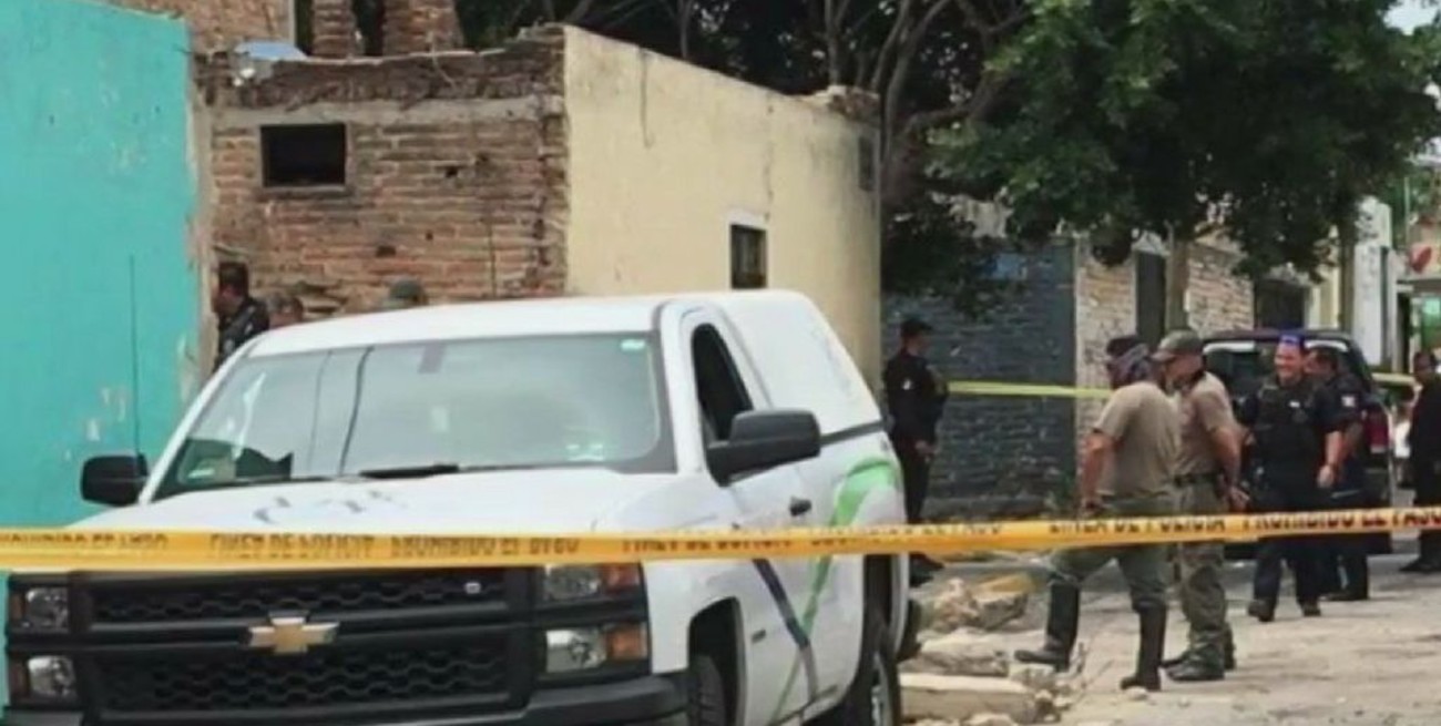 Hallan al menos 10 cadáveres en fosa clandestina en México 