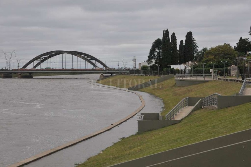 ELLITORAL_181328 |  Flavio Raina En Santo Tomé, el Salado superó el nivel de alerta y hoy midió 4,74 metros.
