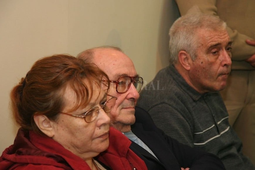 ELLITORAL_253043 | Archivo El Litoral Juan Calixto Perizzotti durante el juicio realizado en 2009 flanqueado por los también represores condenados María Eva Aebi y Héctor Colombini.