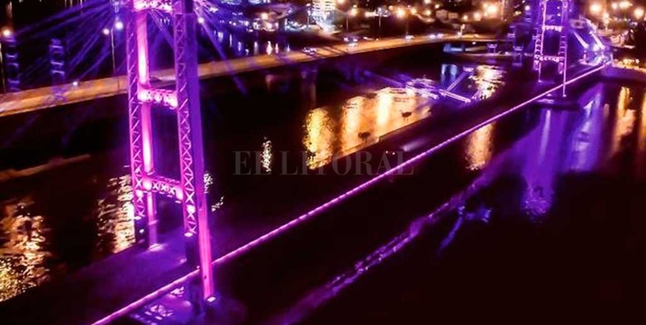 Piden iluminar de violeta el Puente Colgante por el Día Internacional de la Mujer