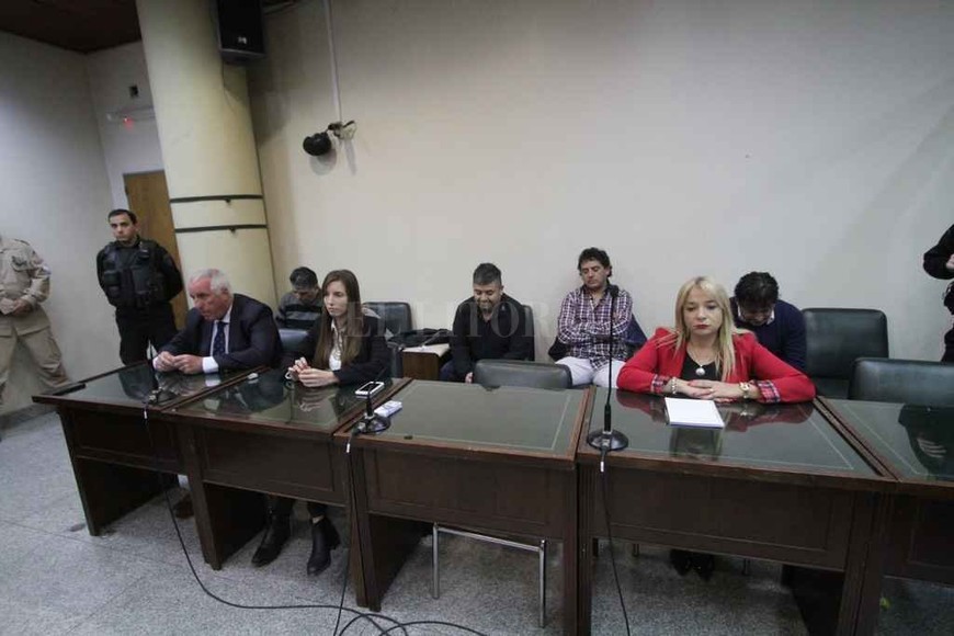 ELLITORAL_212628 |  Mauricio Garín Además de Villarroel, la sentencia alcanza a su pareja Flores, González, Beilis y Gamarra (atrás de izq. a der.).