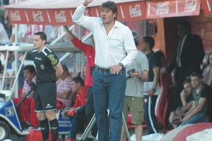 Archivo El Litoral Fernando Quiróz, técnico de Sarmiento.