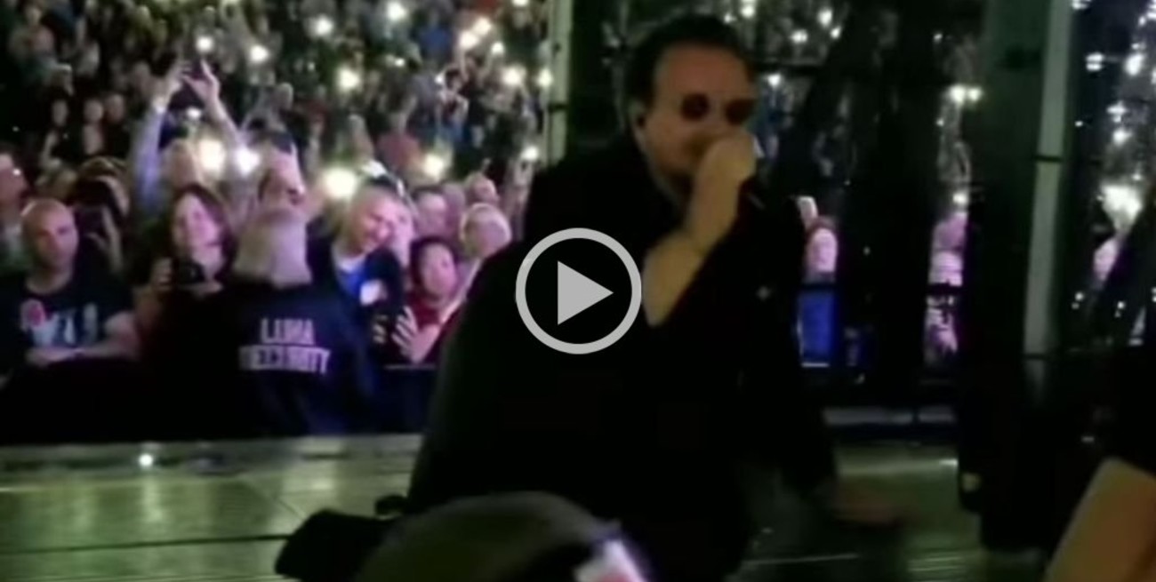 El fuerte golpe de Bono en pleno show
