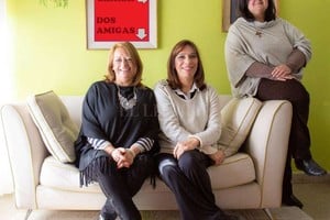 Gentileza Leonardo Gregoret Las dos actrices junto a la asistente de dirección, Mariana Mathier.