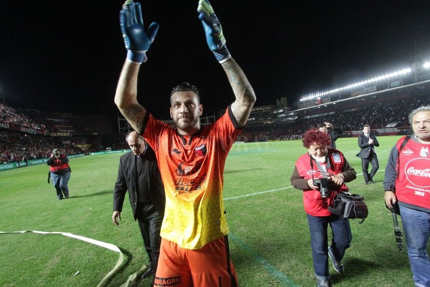 ELLITORAL_249713 |  Mauricio Garín Fatu  se fue bien. El  Fatu  Jorge Broun dejó un recuerdo excelente en Santa Fe bajo los caños sabaleros. Está muy bien en Europa: es el más complicado de todos.