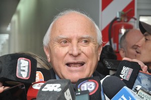 Flavio Raina El gobernador participó de la inauguración del centro de salud del barrio Coronel Dorrego.