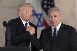 ELLITORAL_211022 |  Internet Donald Trump junto a Benjamin Netanyahu.