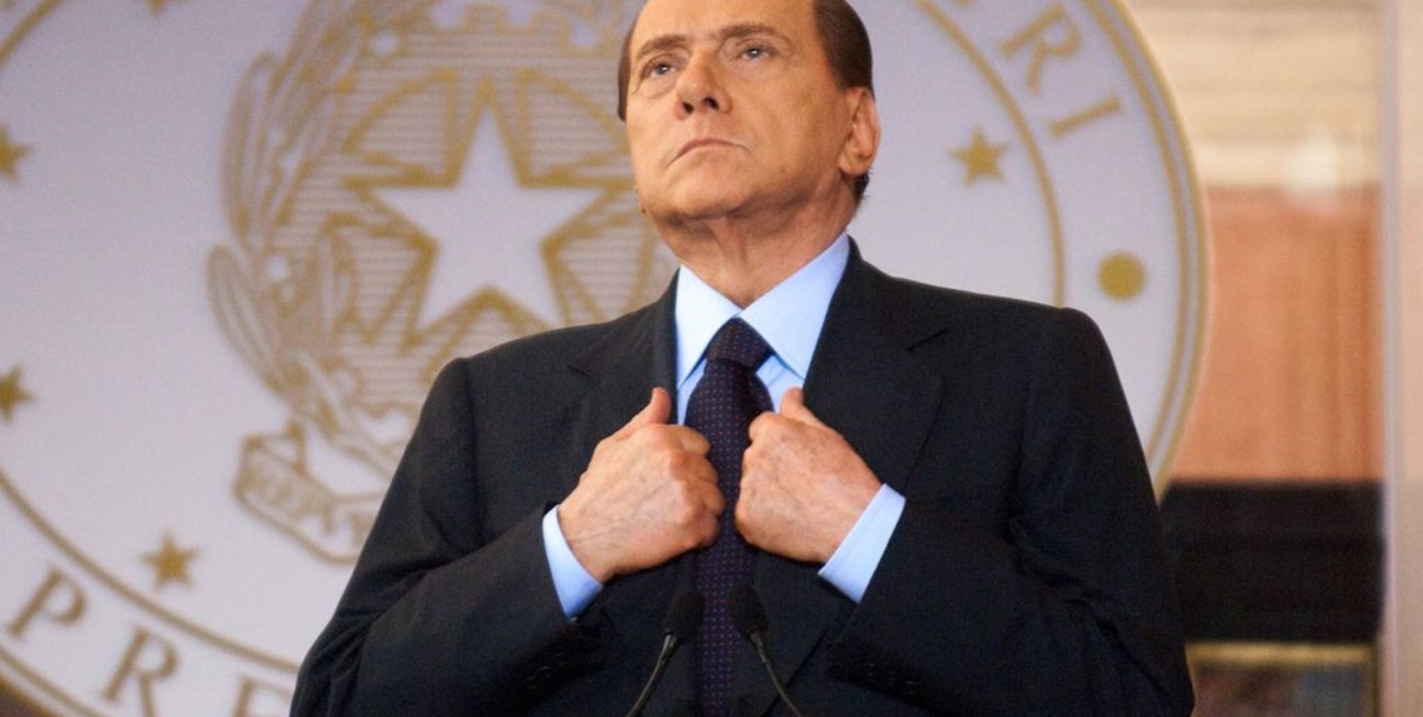 Berlusconi fue hospitalizado con principio de neumonía bilateral por el coronavirus